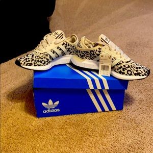 Leopard print adidas.